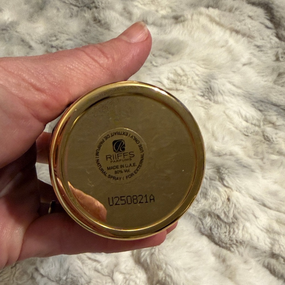 Momento Black and Gold Perfume - Picture 4 of 4